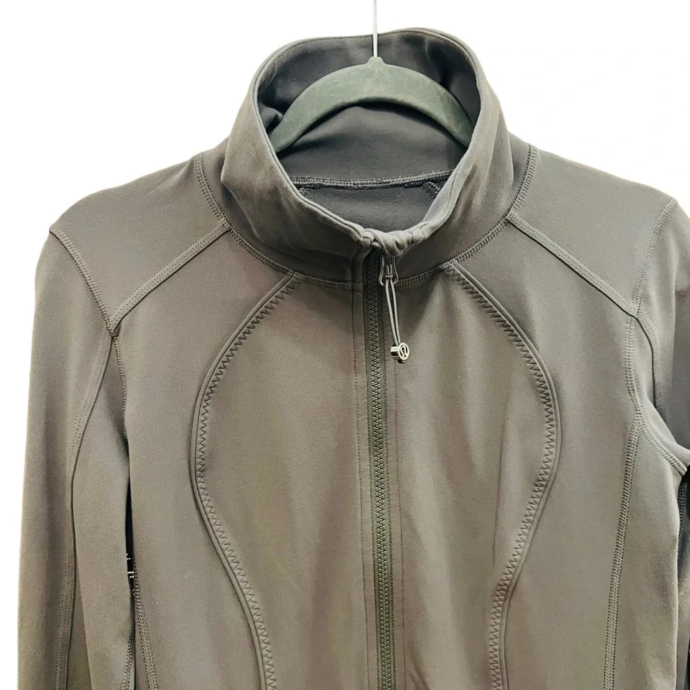 Lululemon Athletica  Jacket Size 8 Zipped Closure Side Pockets Stretchy - Picture 4 of 11